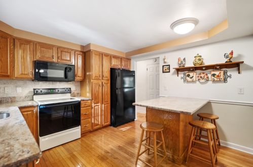 4 Tussey Cir, Pittsburgh, PA 15237-3742