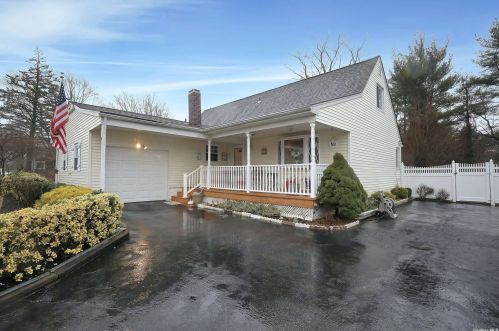 59 Normandy Dr, Holbrook, NY 11741-5812