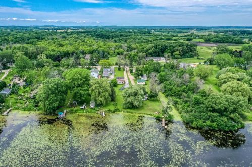 25011 Loomis Rd, Waterford WI  53185-1419 exterior