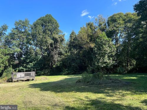 11943 Pine St, Cross Roads, PA 17322-8404