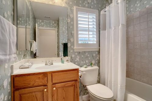 9404 Orangewood Trl, Denton TX  76207-8622 exterior