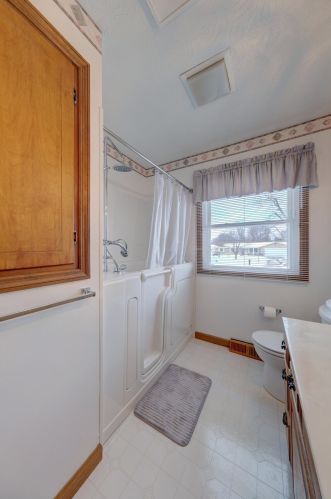 1035 Amboise Dr, Marion OH 43302-6614 exterior