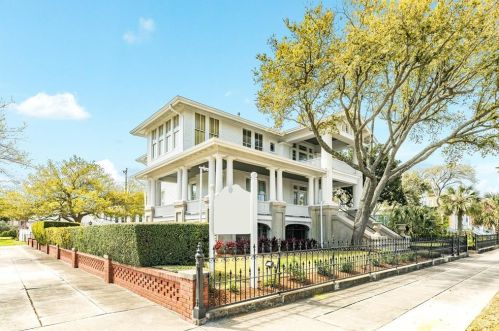 1703 Broadway St, Galveston, TX 77550-4910
