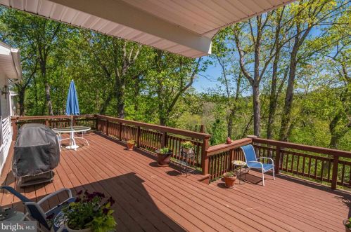 160 Manor Dr, Edinburg VA  22824-3579 exterior