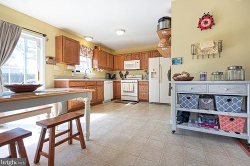 402 6th St, Laurel DE  19956-1363 exterior