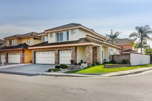 4692 Ambruzzi Dr, Cypress, CA 90630-3527