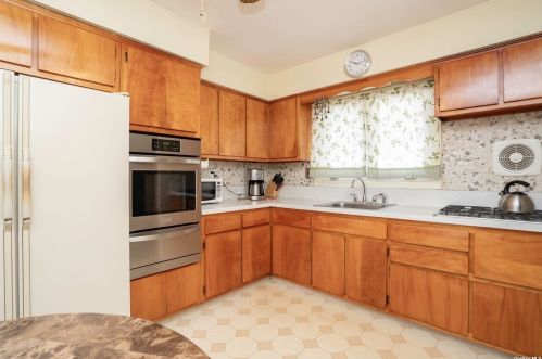 87 Central Ave, New Hyde Park NY  11040-4134 exterior