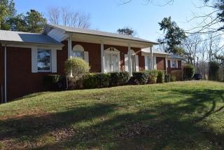 1460 Trace Creek Rd, Mc Ewen, TN 37101-5433