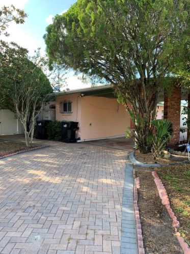 6350 Royal Oak Dr, Orlando, FL 32809-5875