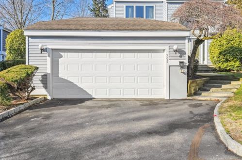 205 Silver Creek Ln, Norwalk, CT 06850-1649