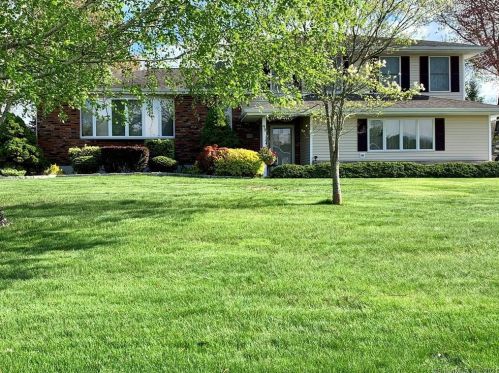 73 Colonial Dr, Waterford, CT 06385-3307