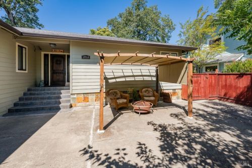 1014 Perkins St, Ukiah CA  95482-4623 exterior