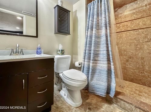95 Tulip Ln, East Freehold NJ  07728-4088 exterior
