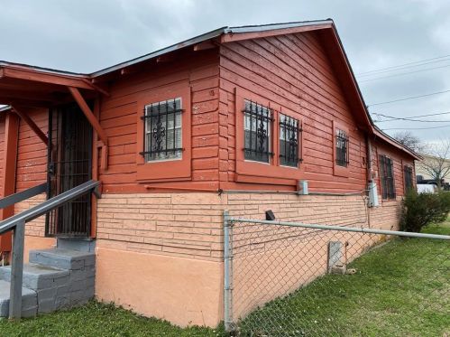 3122 Prairie Ave, Fort Worth, TX 76106-5472