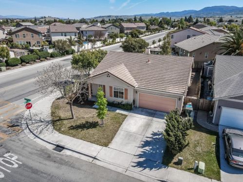 1011 Steinbeck Dr, Hollister, CA 95023-2423