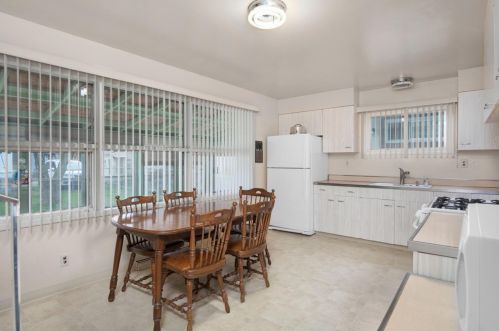 204 Virginia St, Hobart, IN 46342-4117