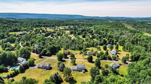 1 Overlook Dr, Washingtonville NY  10992-1041 exterior