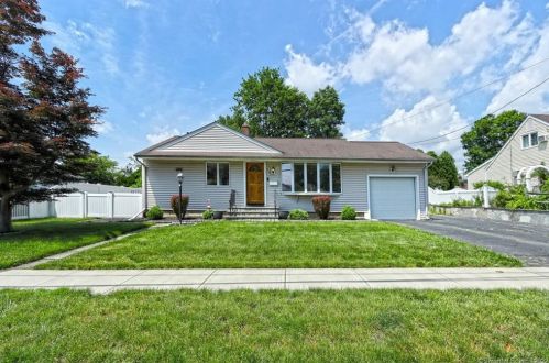 16 Valery Ct, Milford, CT 06461-1911