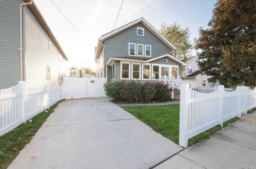 283 Park Ave, Roosevelt, NY 11575-1140