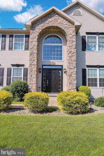 129 Stirling St, Blandon, PA 19510-9596