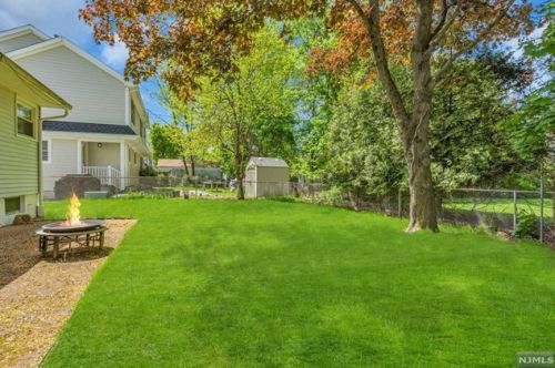 407 Berkshire Rd, Ridgewood NJ 07450-5533 exterior