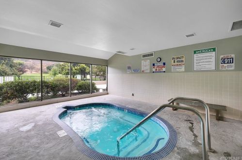 20046 Avenue Of The Oaks, Santa Clarita CA  91321-1361 exterior
