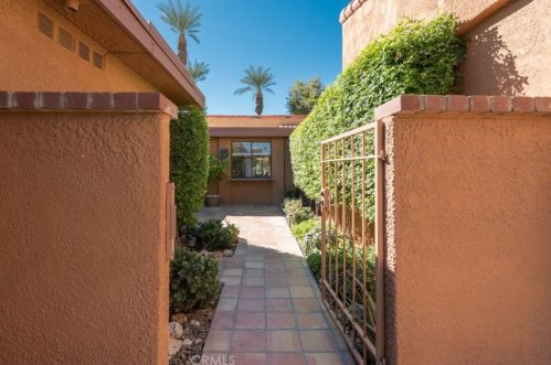6 La Ronda Dr, Rancho Mirage, CA 92270-3814