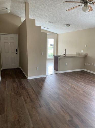 8530 Rainbow Ave, Orlando, FL 32825-4721