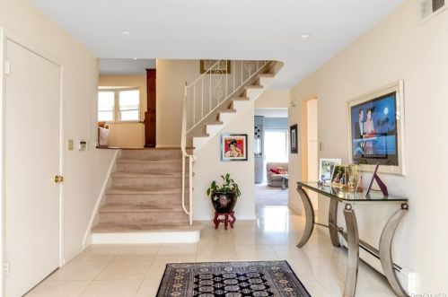 2665 Frances St, North Bellmore, NY 11710-5401