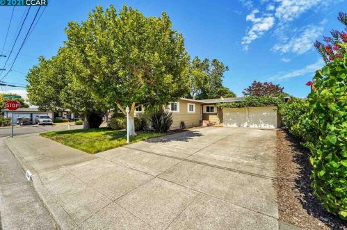 2204 Cheyenne Dr, Santa Rosa, CA 95405-8015