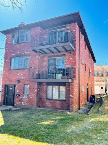 901 Clarence Ave, Bronx, NY 10465-1607