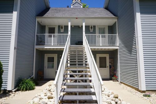300 Foxwood Dr, Waterford, WI 53185-4377