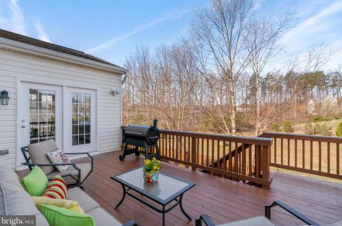 15340 Wits End Dr, Woodbridge VA  22193-5889 exterior