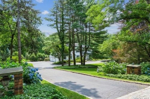 48 Timber Ridge Dr, Muttontown, NY 11771-4204
