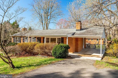 920 Walker Rd, Great Falls, VA 22066-1917