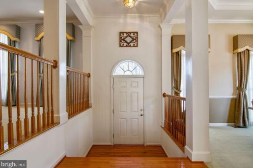 9901 Hill Dr, Lorton, VA 22079-2436