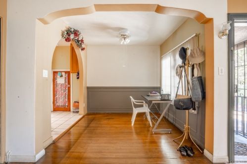 6438 Camellia Ave, North Hollywood CA  91606-2611 exterior