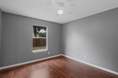 2004 Cedar Crest Blvd, Dallas TX 75203-4316 exterior