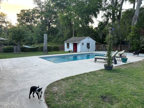 2505 Azalea Dr, Beaufort, SC 29902-6407