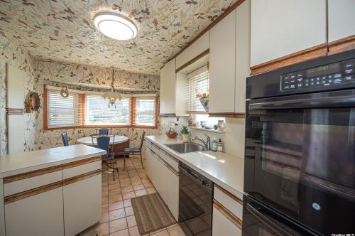 90 Virginia Ave, Hicksville, NY 11803-3626