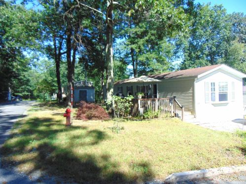 139 Rockingham Rd, Derry NH  03038-7022 exterior