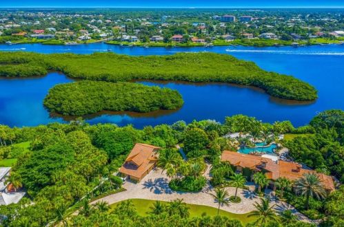 2718 Casey Ky Rd, Nokomis FL  34275-3306 exterior