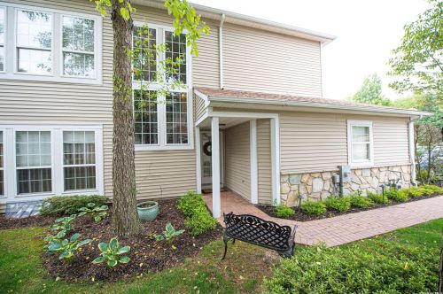 49 Sagamore Dr, Hicksville, NY 11803-1516