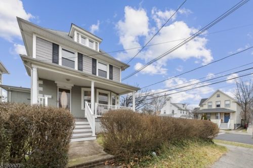 166 Berwyn St, Roselle Park, NJ 07204-2023
