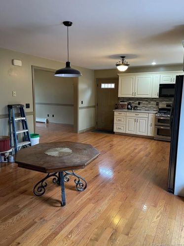105 Squaw Rock Rd, Moosup CT  06354-1749 exterior