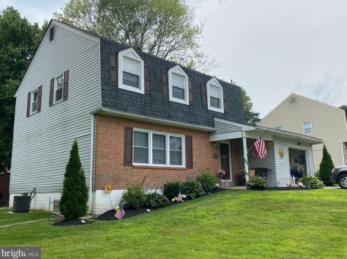 2420 Colonial Dr, Boothwyn, PA 19061-2222