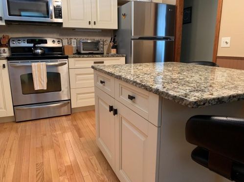 8 Brenda Dr, Providence, RI 02919-2207