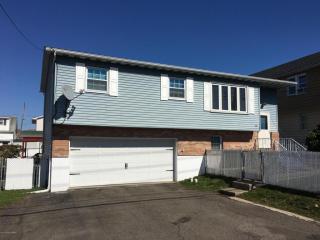 1003 Wilbur Ct, Hazle Township, PA 18201-1614
