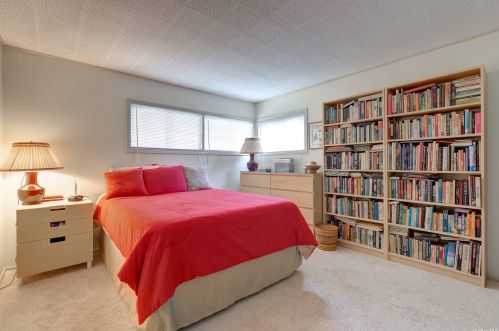 67 Lion Ln, Westbury NY  11590-6330 exterior