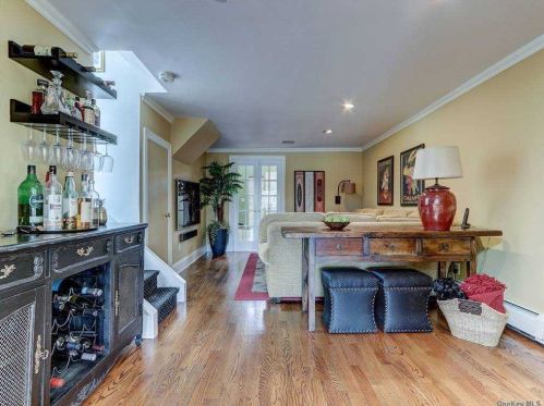 2563 Ocean Ave, North Bellmore NY  11710-3830 exterior